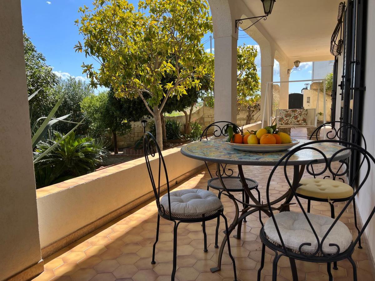 Villa Letizia Rooms & Apartments Noto Bagian luar foto