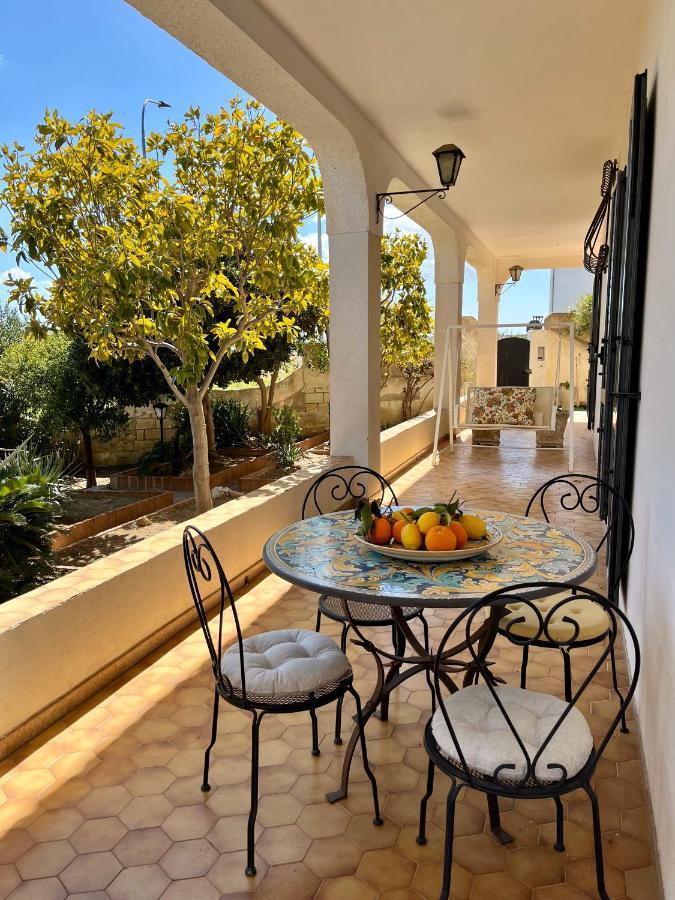 Villa Letizia Rooms & Apartments Noto Bagian luar foto