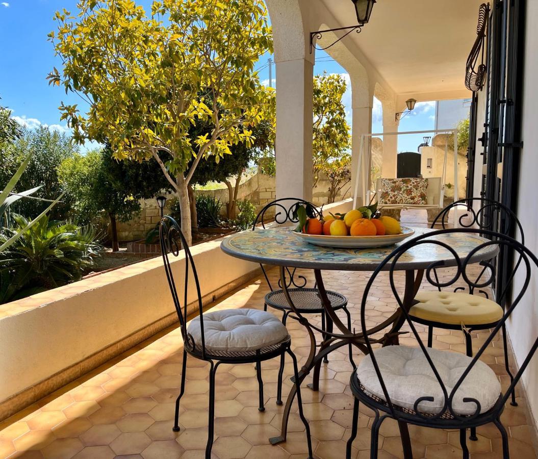Villa Letizia Rooms & Apartments Noto Bagian luar foto