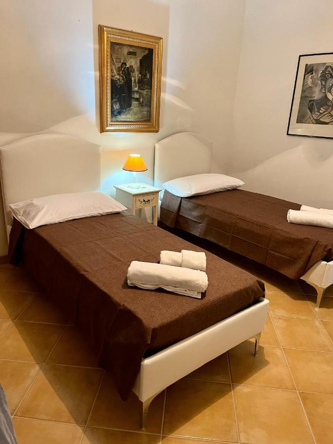 Villa Letizia Rooms & Apartments Noto Bagian luar foto